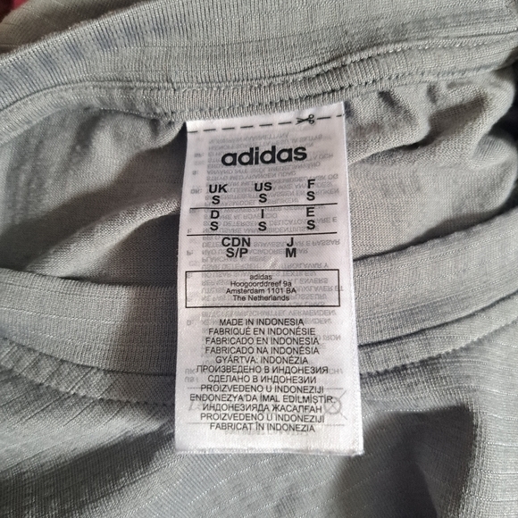 Adidas Shirt size small - Picture 3 of 3